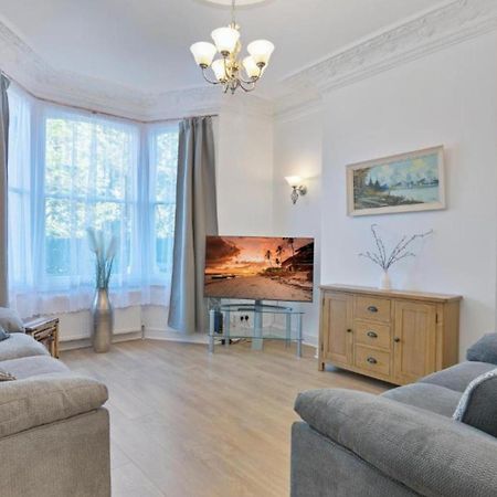 Onsitestays - Tranquil 2 Bedroom Apartment With Large Kitchen, Private Garden Near Wimbledon Station 伦敦 外观 照片