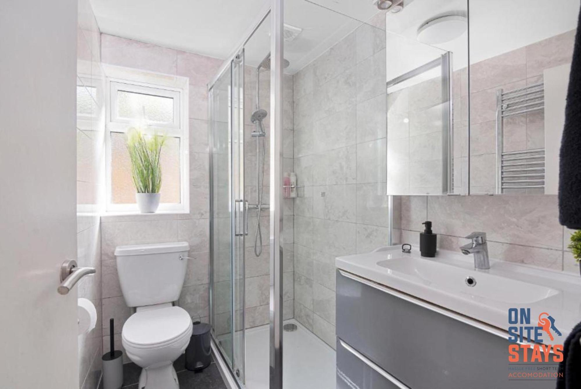 Onsitestays - Tranquil 2 Bedroom Apartment With Large Kitchen, Private Garden Near Wimbledon Station 伦敦 外观 照片