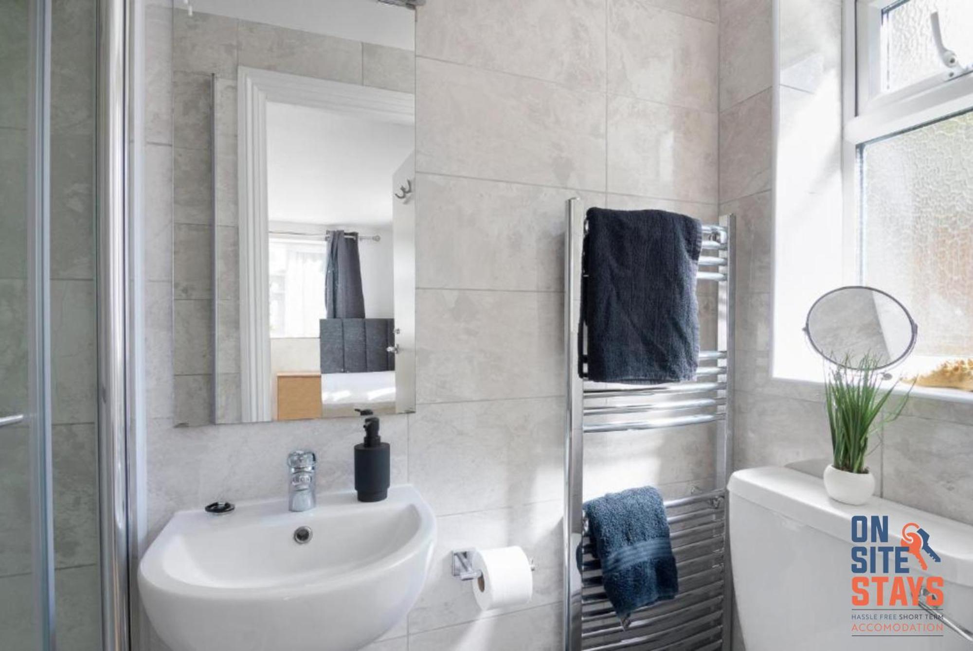 Onsitestays - Tranquil 2 Bedroom Apartment With Large Kitchen, Private Garden Near Wimbledon Station 伦敦 外观 照片