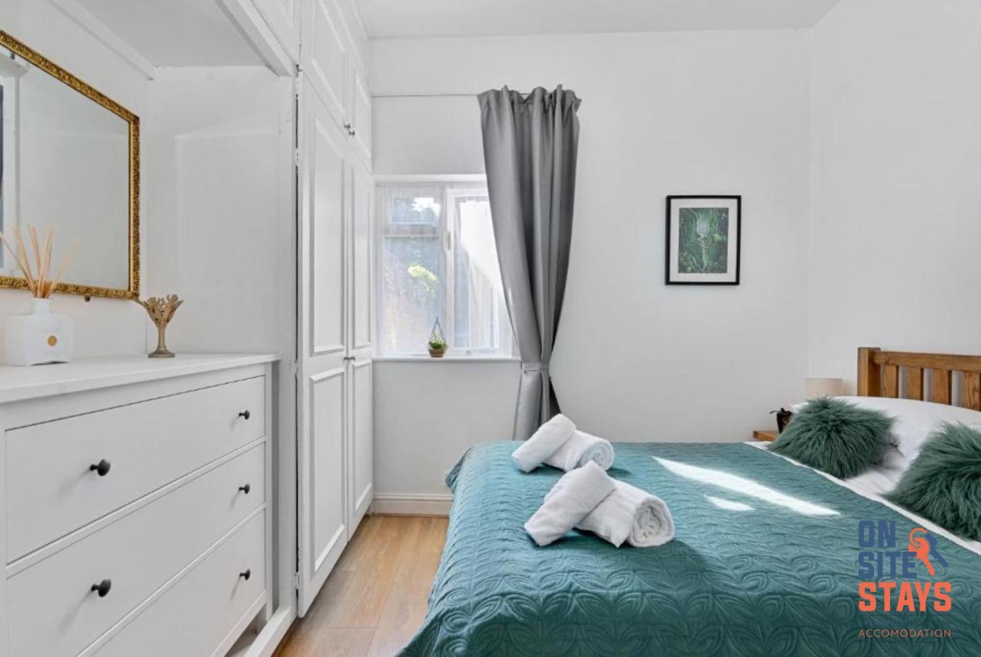 Onsitestays - Tranquil 2 Bedroom Apartment With Large Kitchen, Private Garden Near Wimbledon Station 伦敦 外观 照片