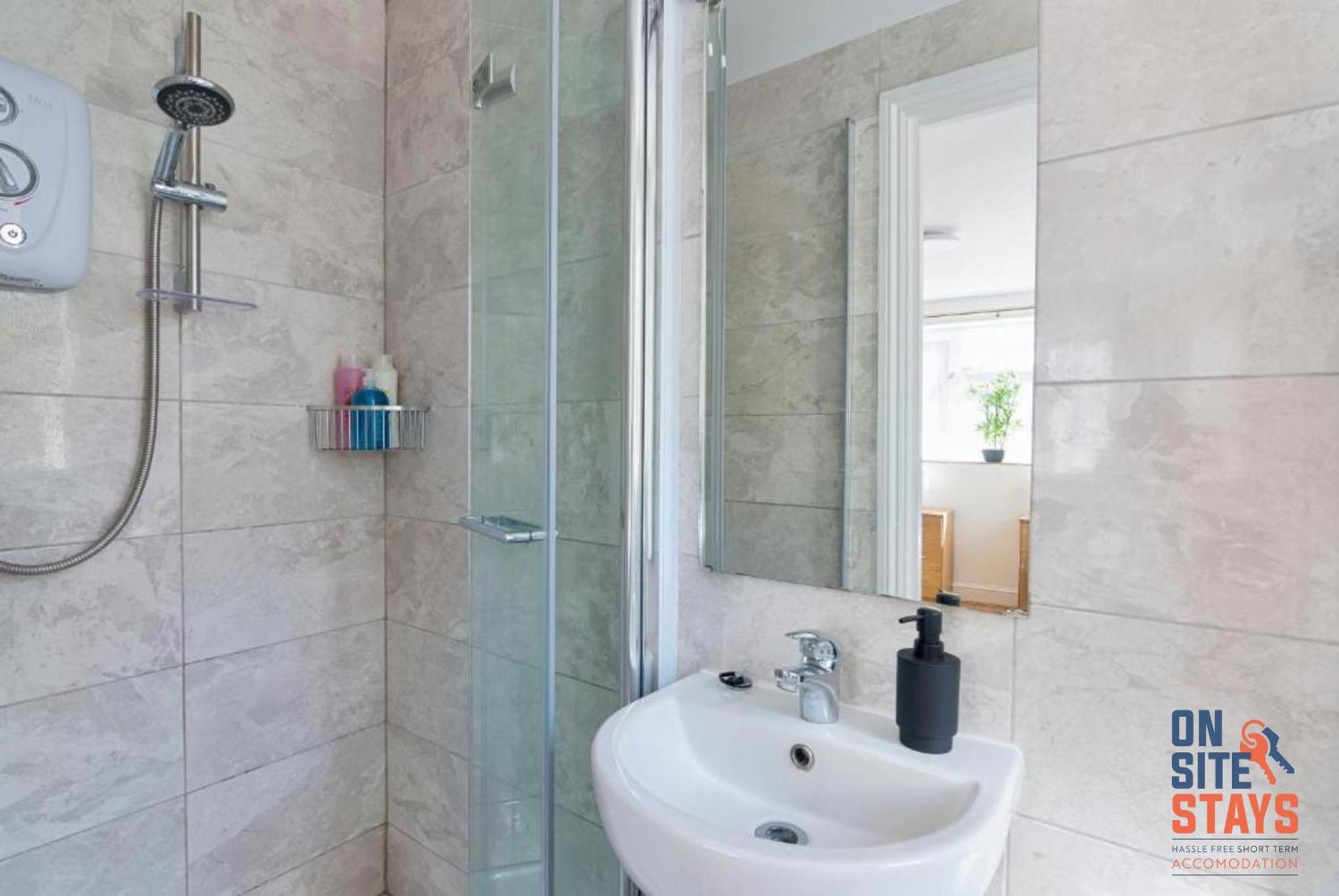 Onsitestays - Tranquil 2 Bedroom Apartment With Large Kitchen, Private Garden Near Wimbledon Station 伦敦 外观 照片